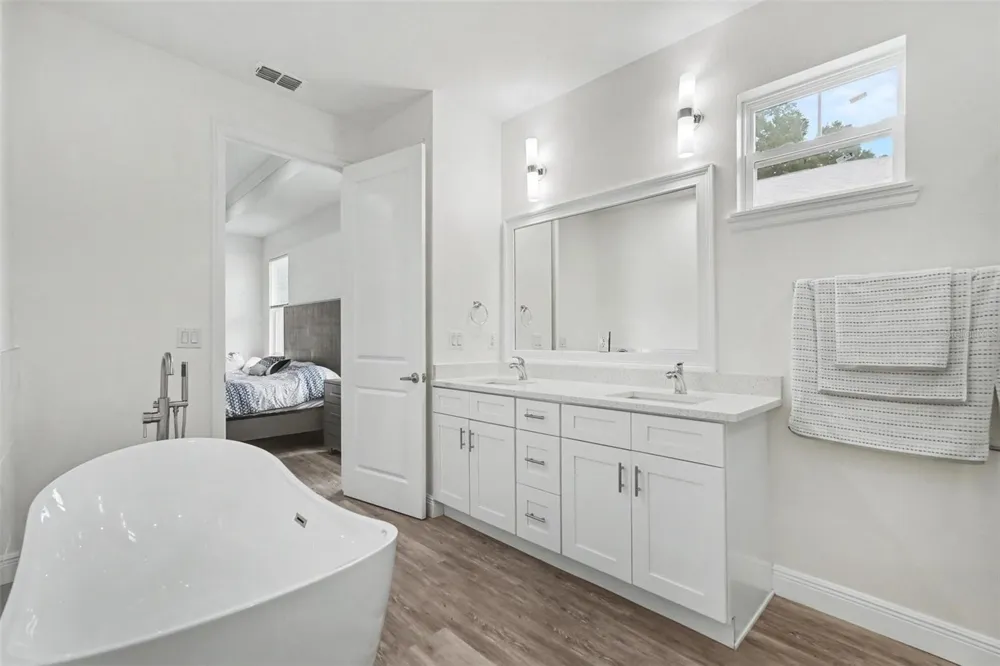 8307 GOMEZ AVENUE Tampa, FL 33614
