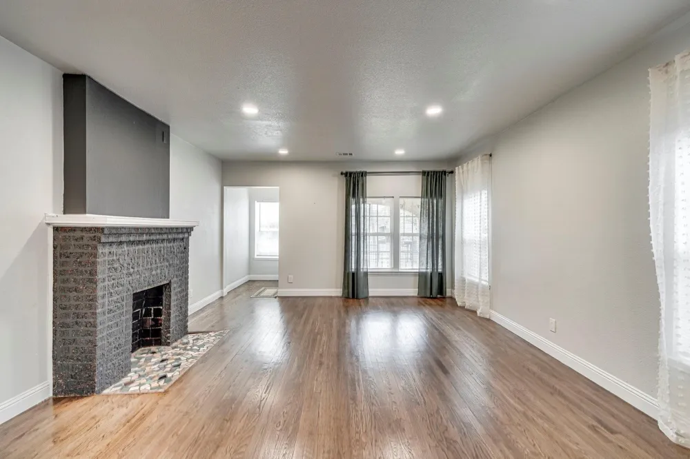 607 W Page Avenue Dallas, TX 75208