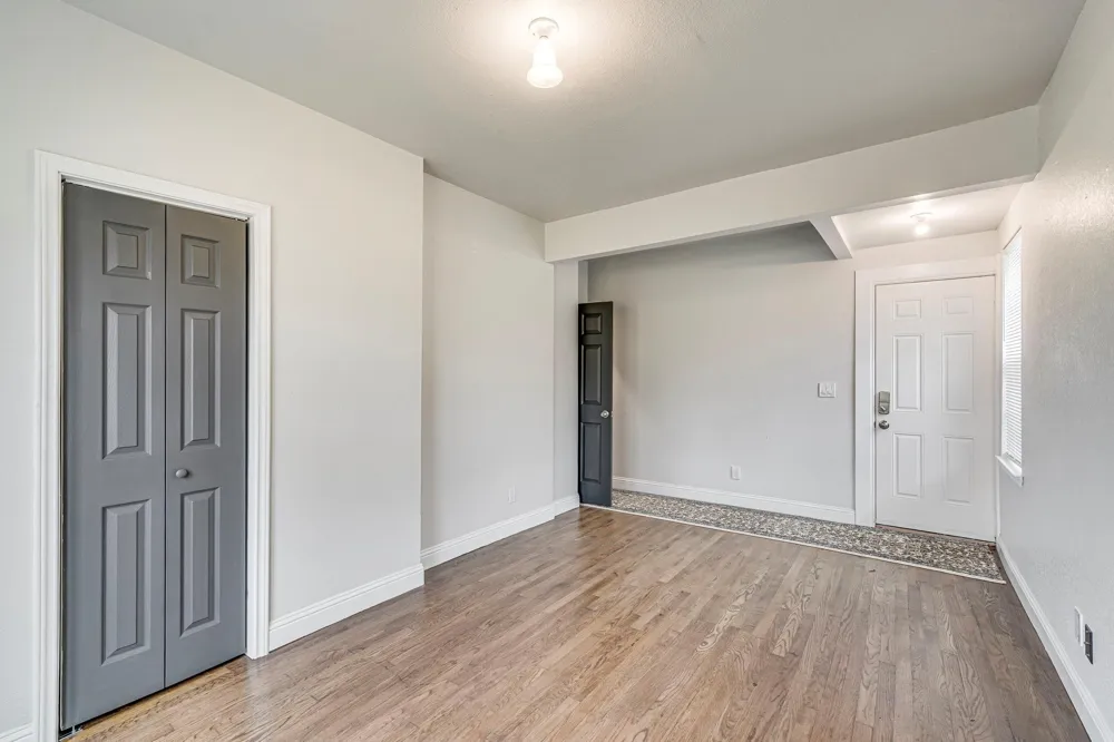 607 W Page Avenue Dallas, TX 75208