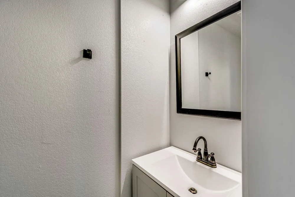 607 W Page Avenue Dallas, TX 75208
