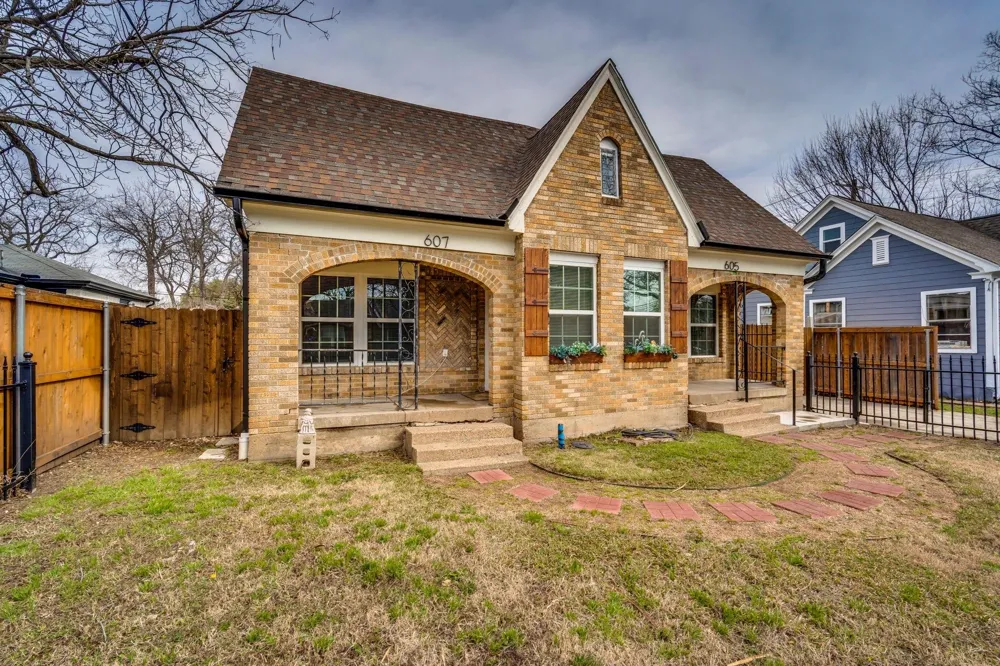 607 W Page Avenue Dallas, TX 75208