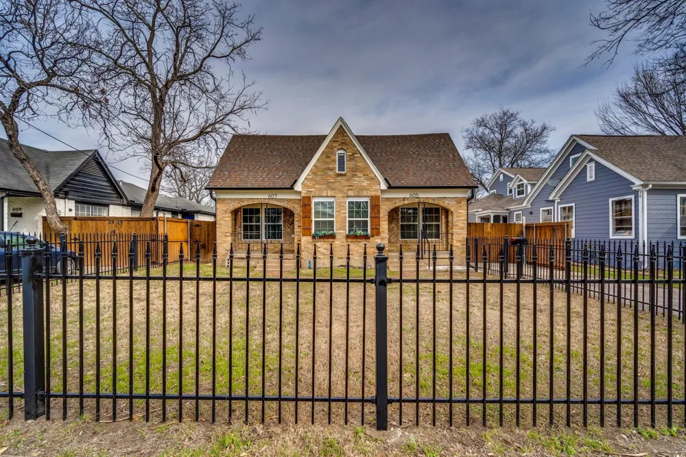 607 W Page Avenue Dallas, TX 75208