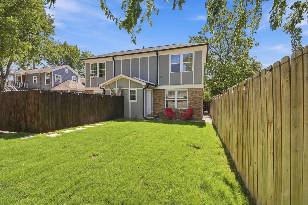 607 W Page Avenue Dallas, TX 75208