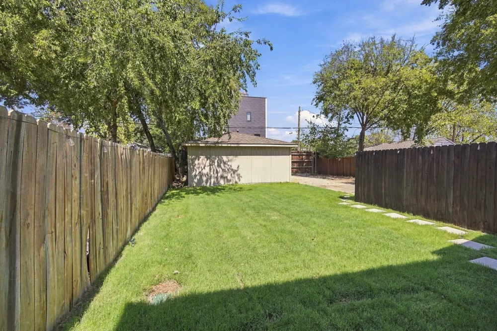 607 W Page Avenue Dallas, TX 75208