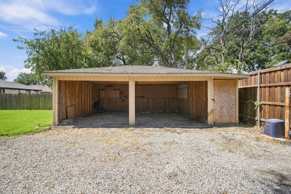 607 W Page Avenue Dallas, TX 75208
