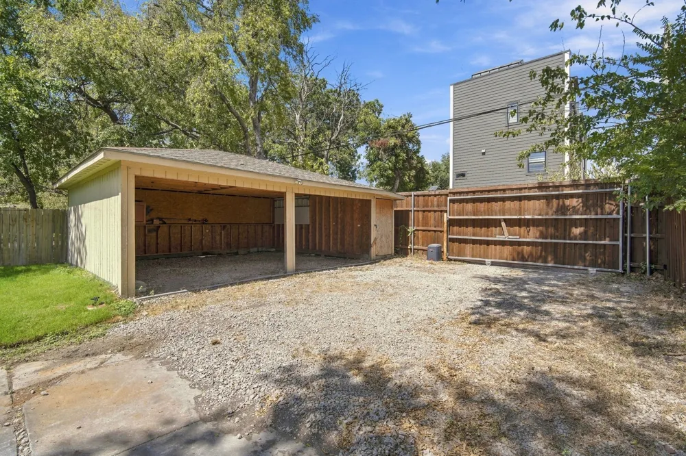 607 W Page Avenue Dallas, TX 75208