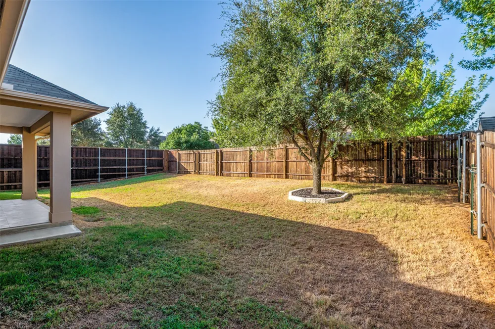 8304 Spitfire Trail Aubrey, TX 76227