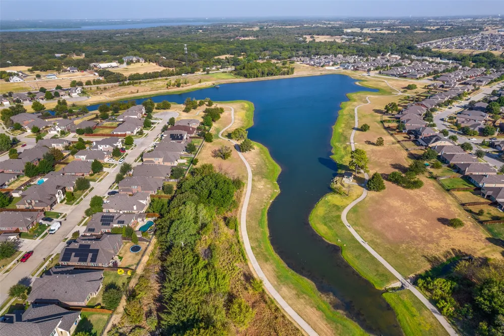 8304 Spitfire Trail Aubrey, TX 76227