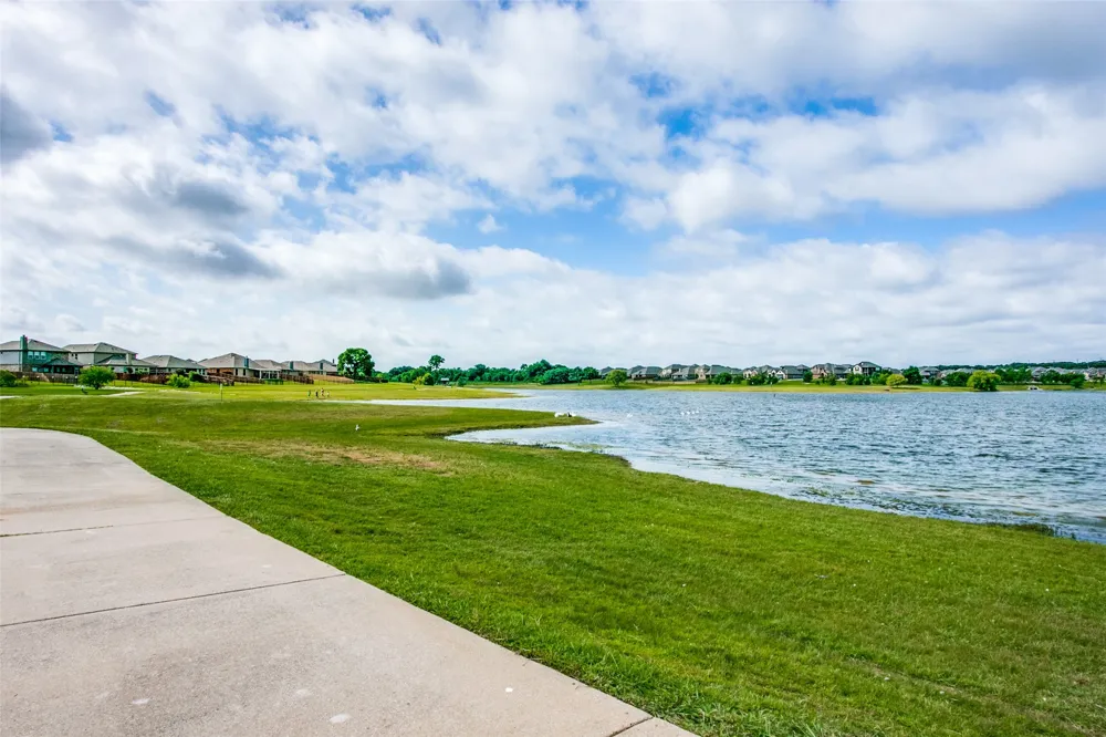8304 Spitfire Trail Aubrey, TX 76227