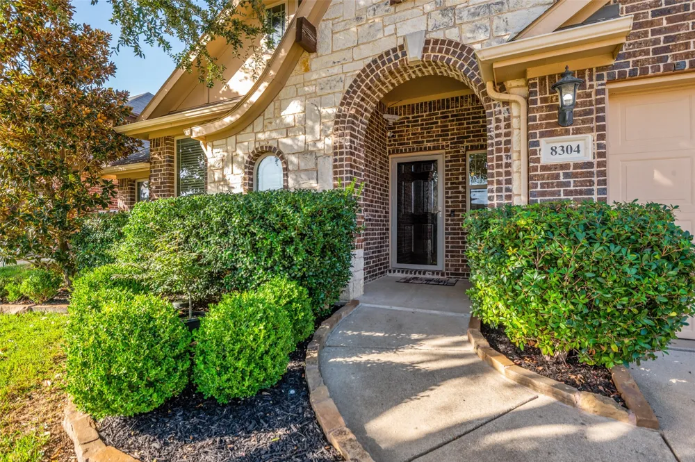 8304 Spitfire Trail Aubrey, TX 76227