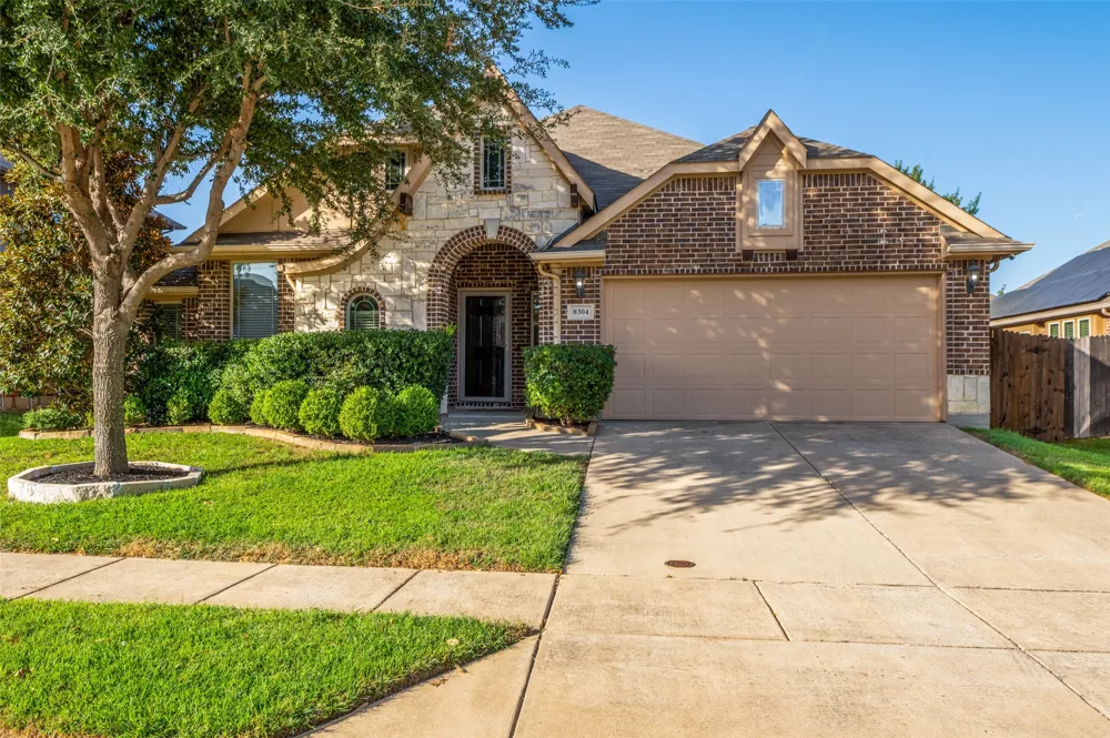 8304 Spitfire Trail Aubrey, TX 76227
