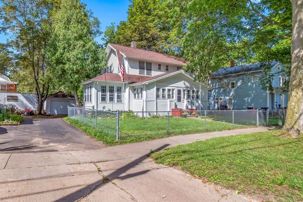 90 Norwood Avenue Hillsdale, MI 49242