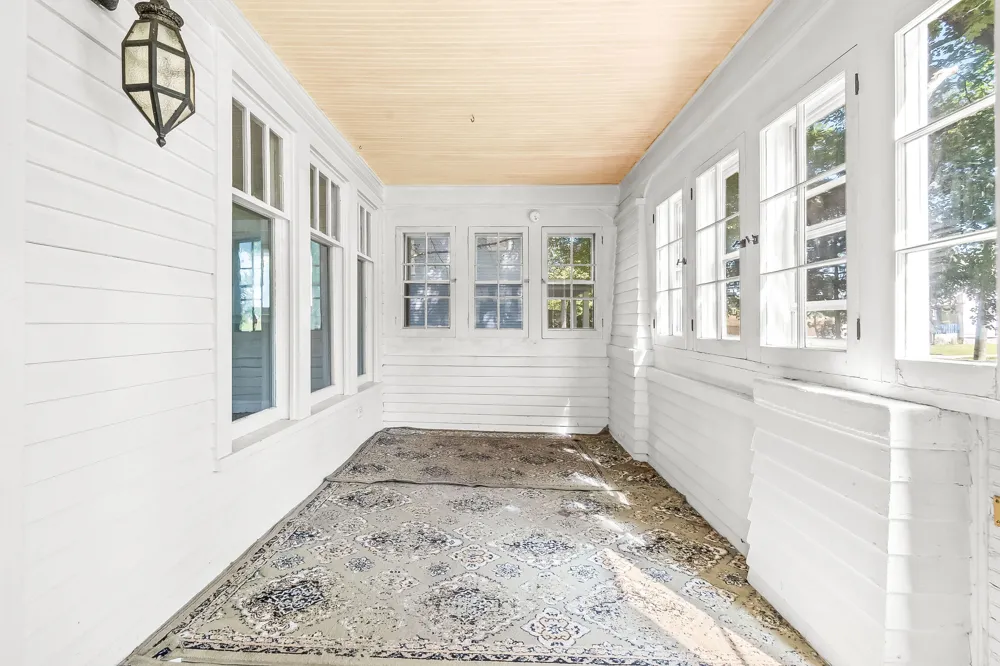 90 Norwood Avenue Hillsdale, MI 49242