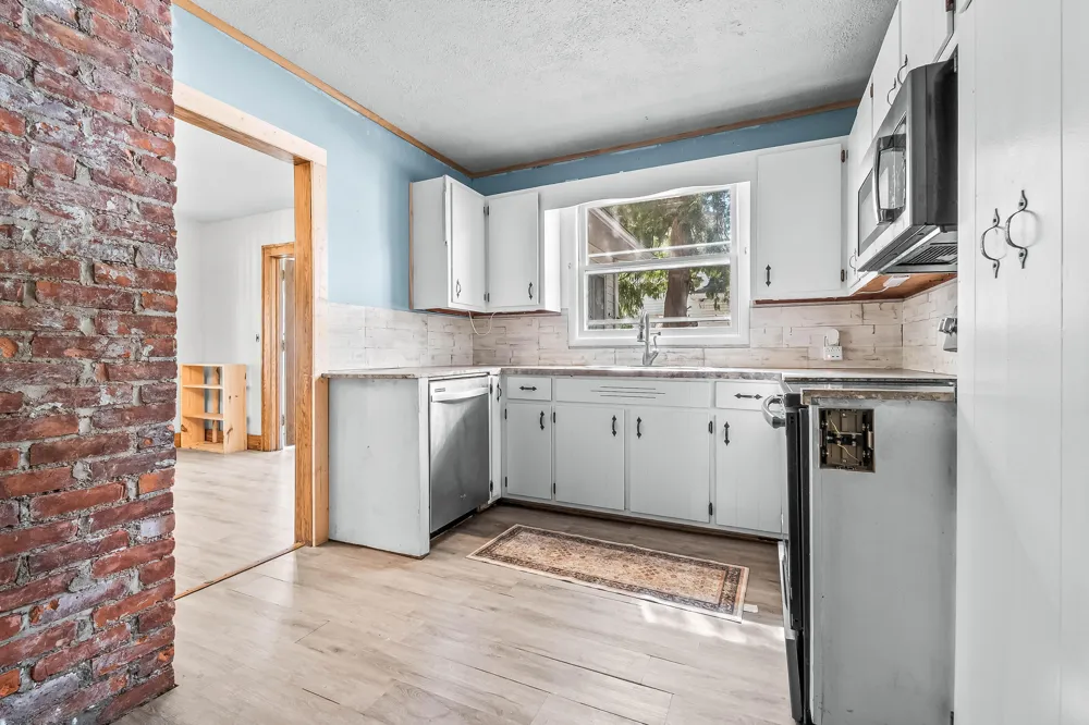 90 Norwood Avenue Hillsdale, MI 49242