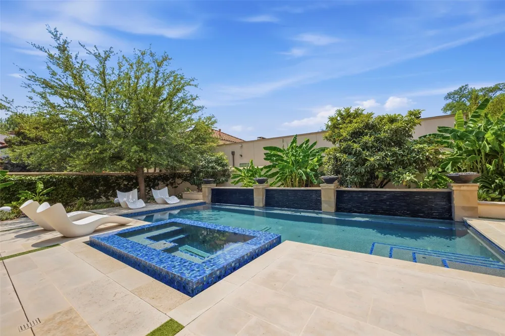 220 La Jolla Cove Westworth Village, TX 76114
