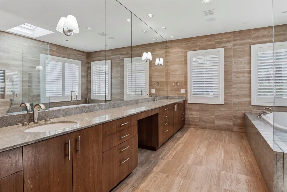 220 La Jolla Cove Westworth Village, TX 76114