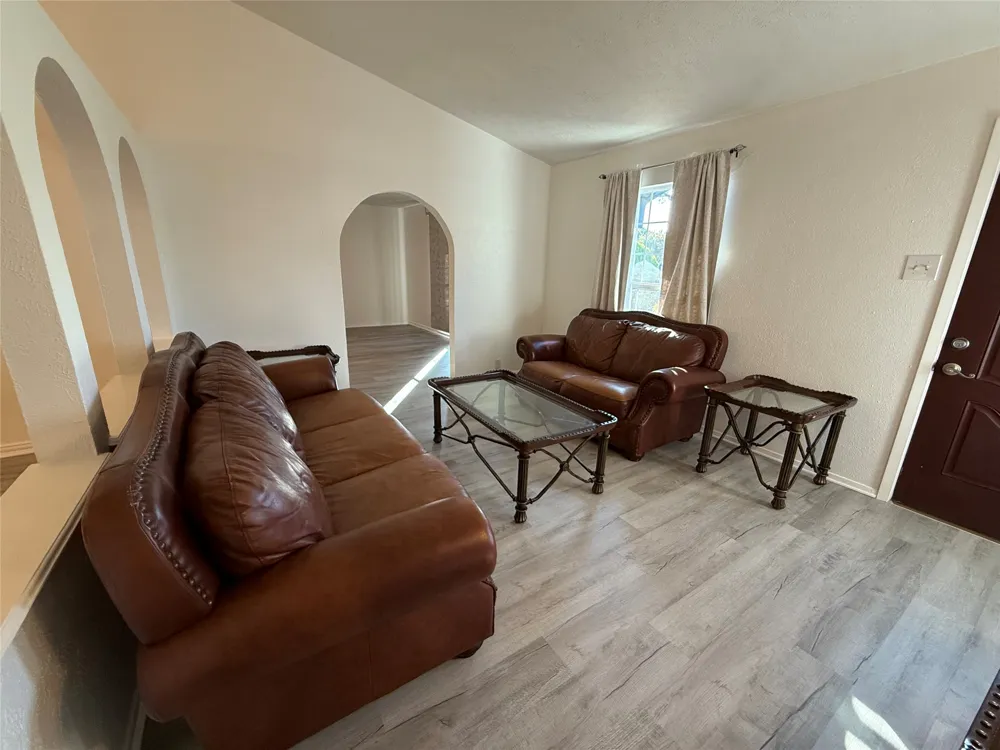 818 Westbrook Drive Garland, TX 75043