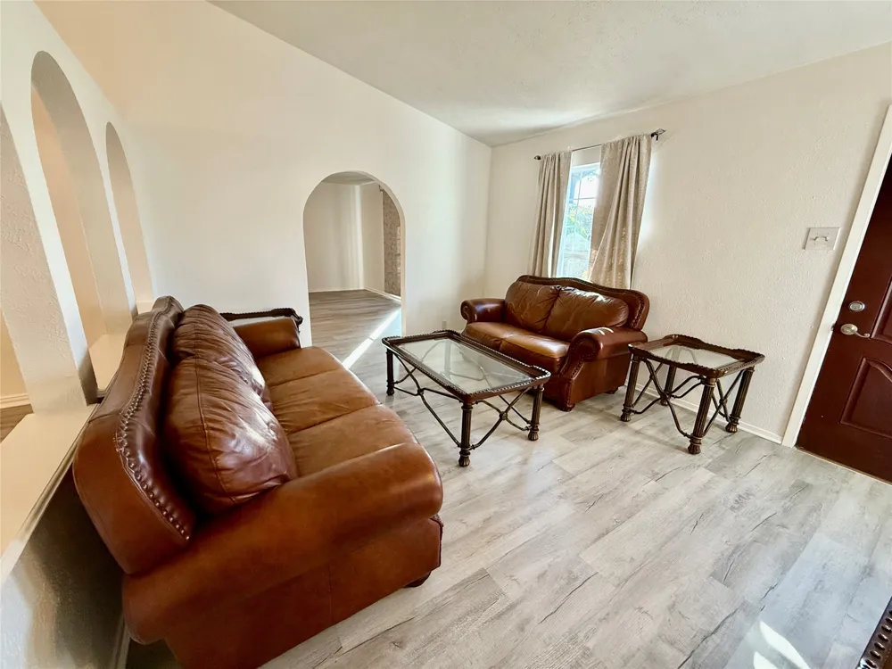 818 Westbrook Drive Garland, TX 75043