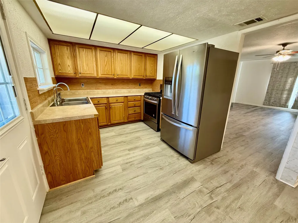 818 Westbrook Drive Garland, TX 75043