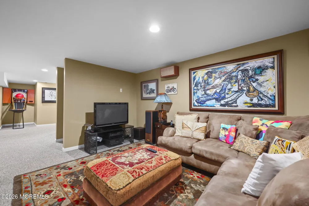 23 W Parsonage Way Manalapan, NJ 07726