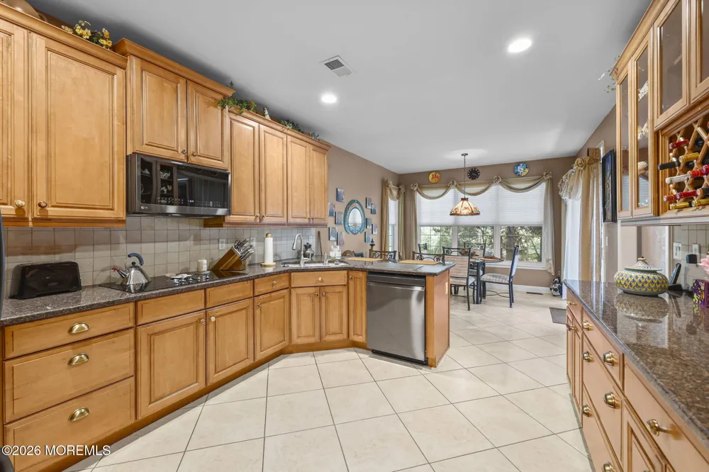 23 W Parsonage Way Manalapan, NJ 07726