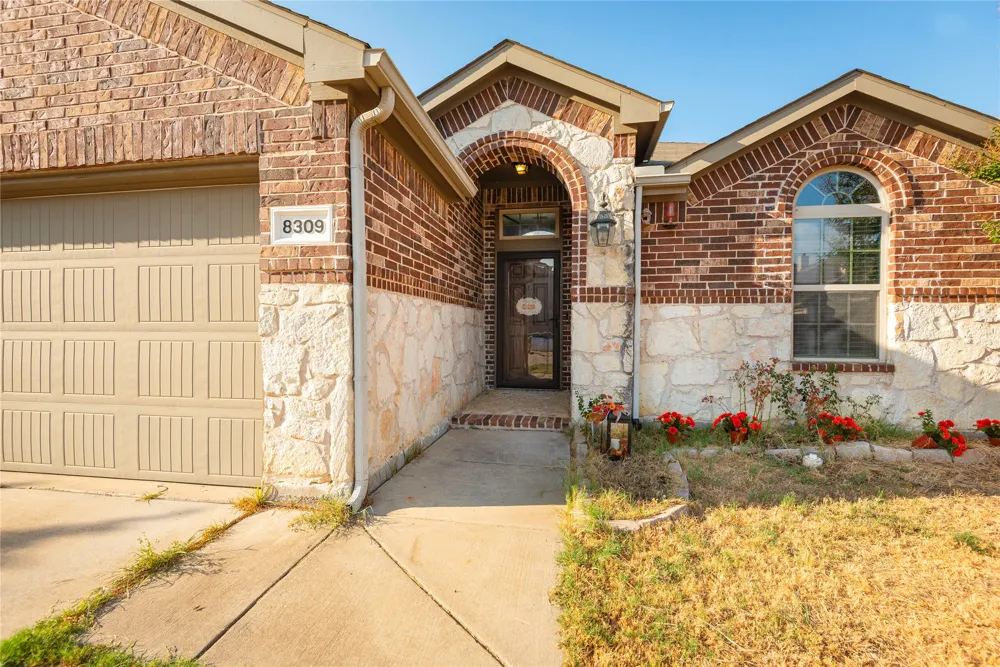 8309 Black Hills Trail Aubrey, TX 76227