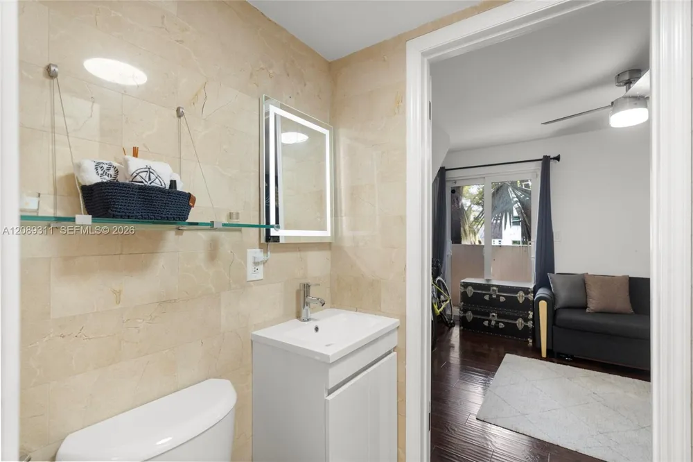 1005 8th St #206 Miami Beach, FL 33139