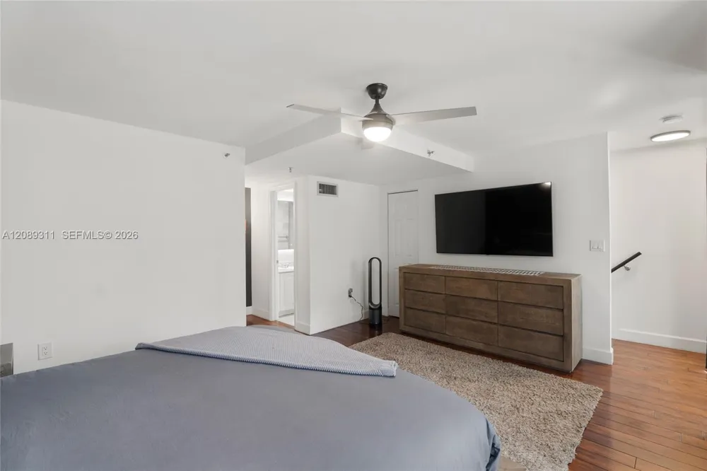 1005 8th St #206 Miami Beach, FL 33139