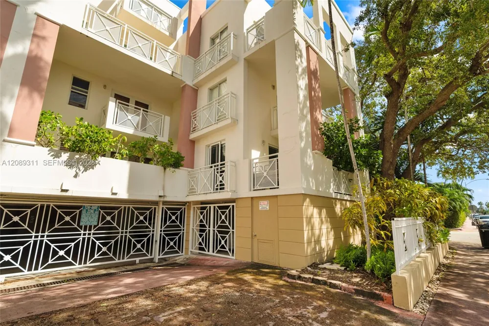 1005 8th St #206 Miami Beach, FL 33139