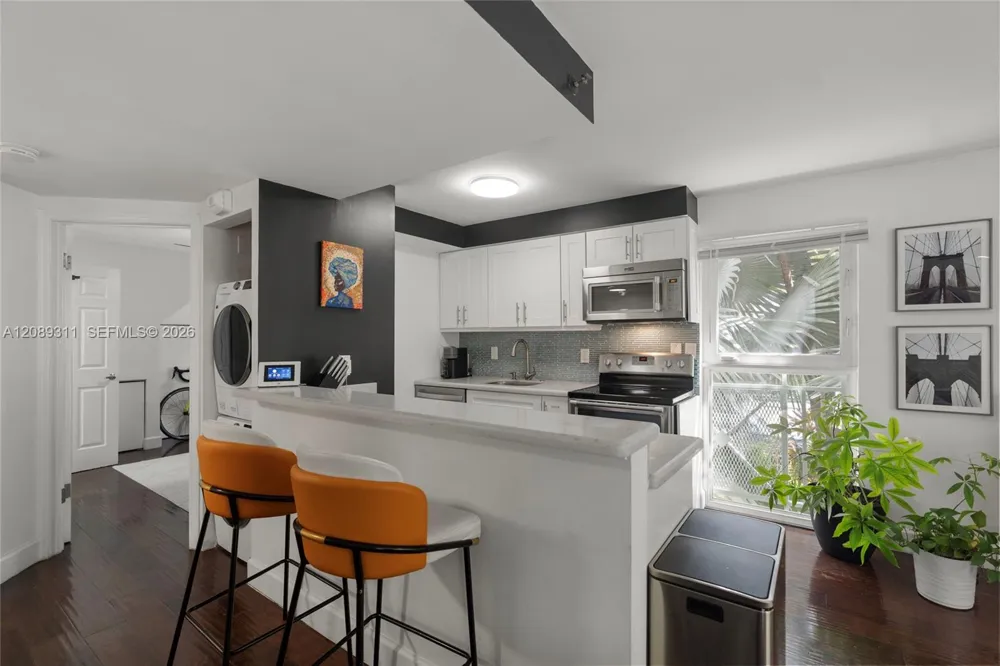 1005 8th St #206 Miami Beach, FL 33139