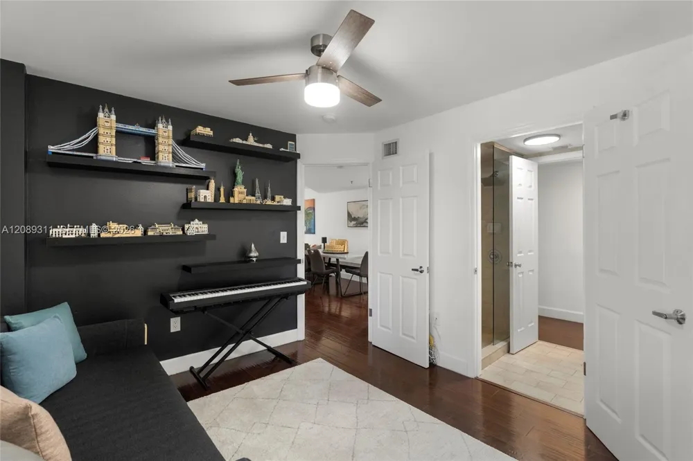 1005 8th St #206 Miami Beach, FL 33139