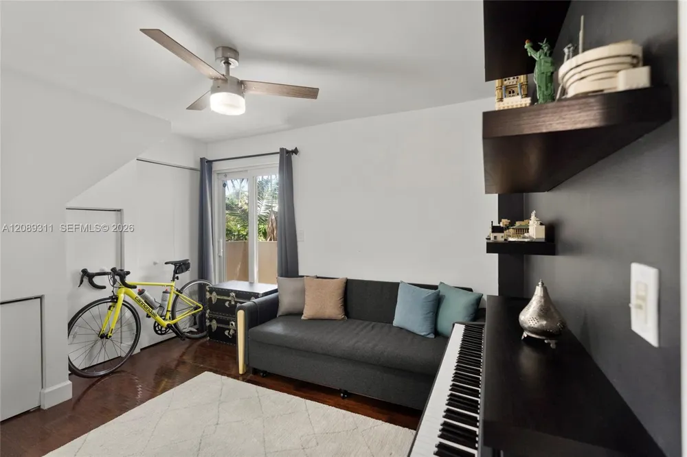 1005 8th St #206 Miami Beach, FL 33139
