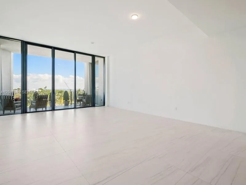 2811 S Bayshore Dr #5C Coconut Grove, FL 33133