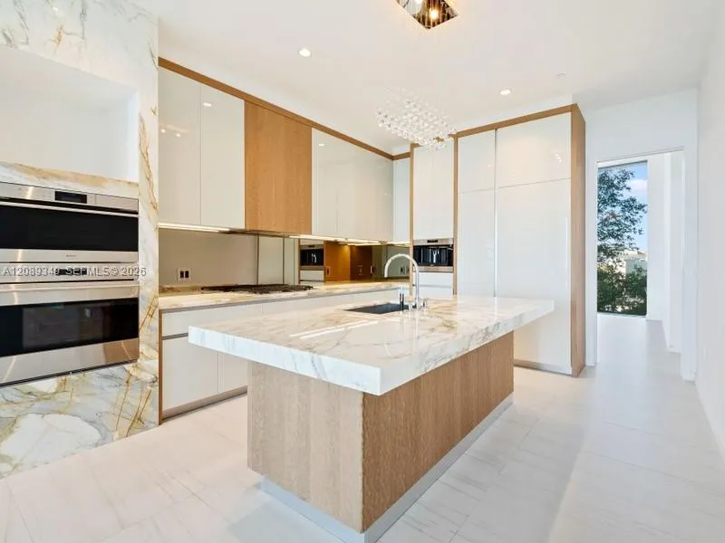 2811 S Bayshore Dr #5C Coconut Grove, FL 33133