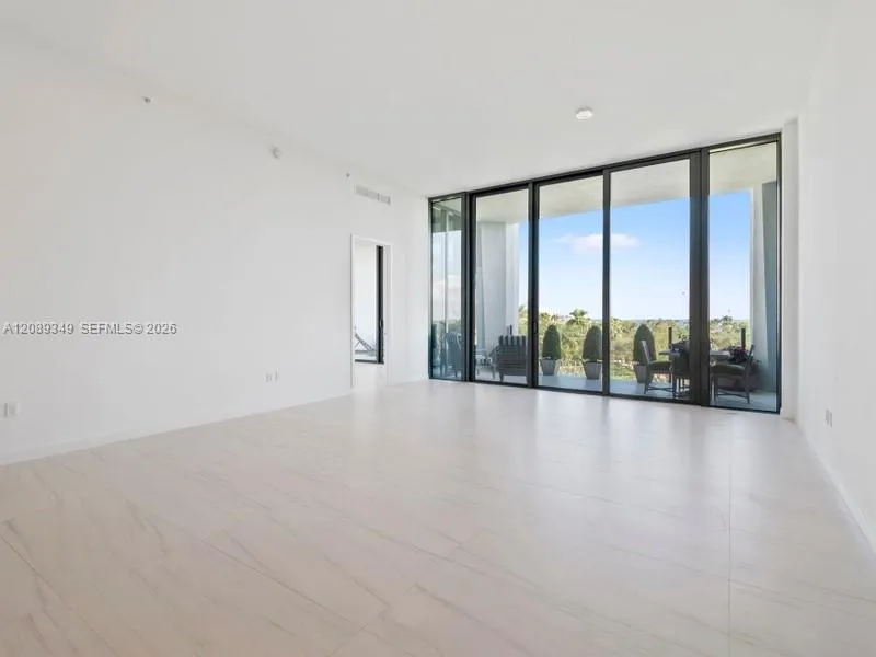2811 S Bayshore Dr #5C Coconut Grove, FL 33133