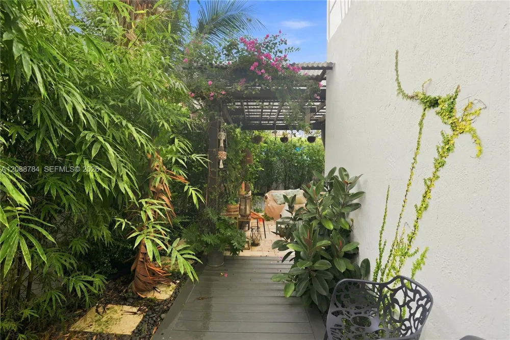 3440 W 110th St Hialeah, FL 33018