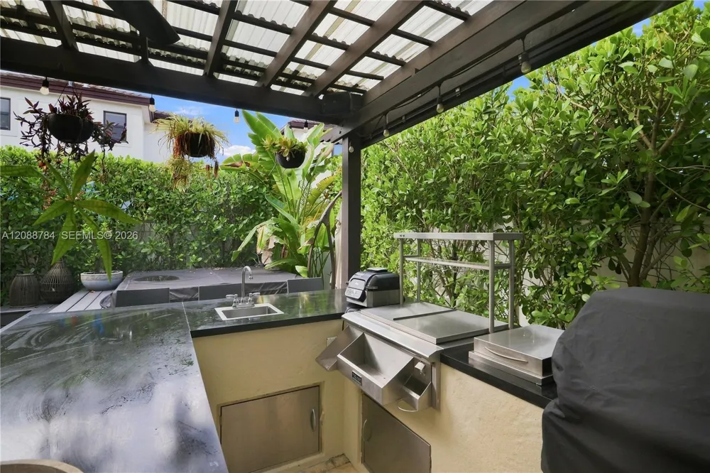 3440 W 110th St Hialeah, FL 33018