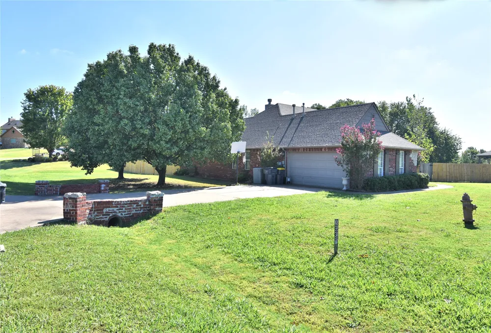 12325 Longhorn Circle Glenpool, OK 74066