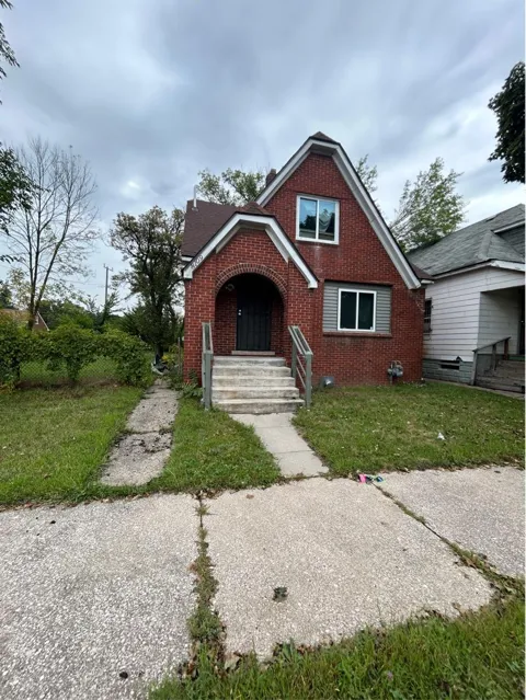 8109 Woodlawn Street