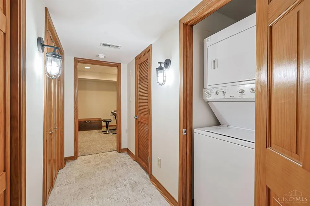104 Hetherington Lane Glendale, OH 45246