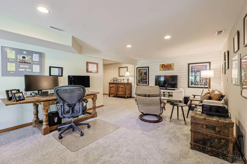 104 Hetherington Lane Glendale, OH 45246