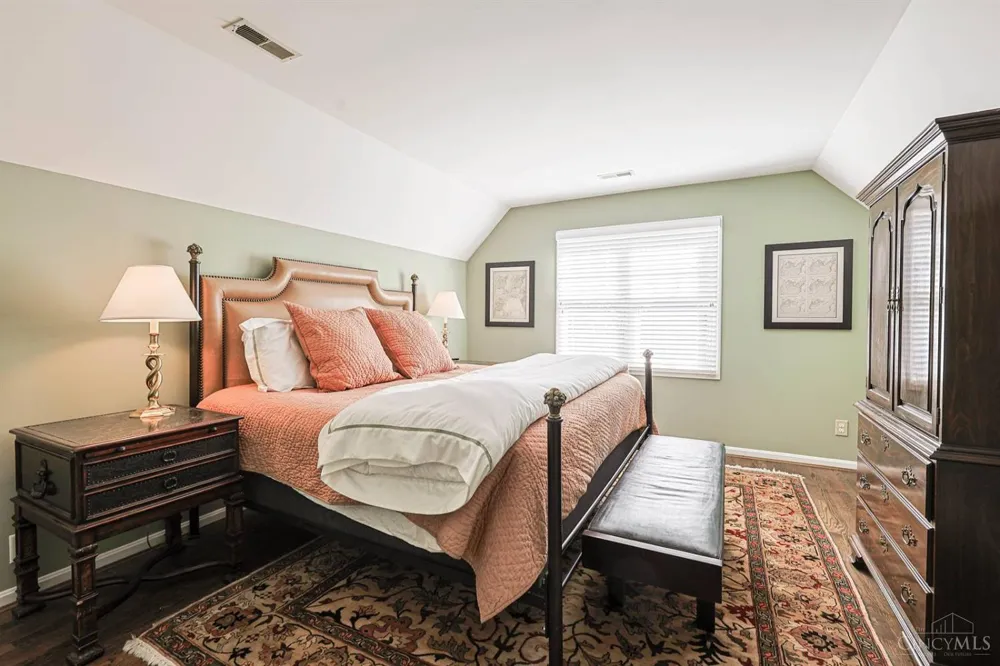 104 Hetherington Lane Glendale, OH 45246