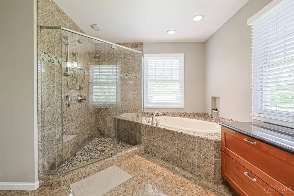 104 Hetherington Lane Glendale, OH 45246