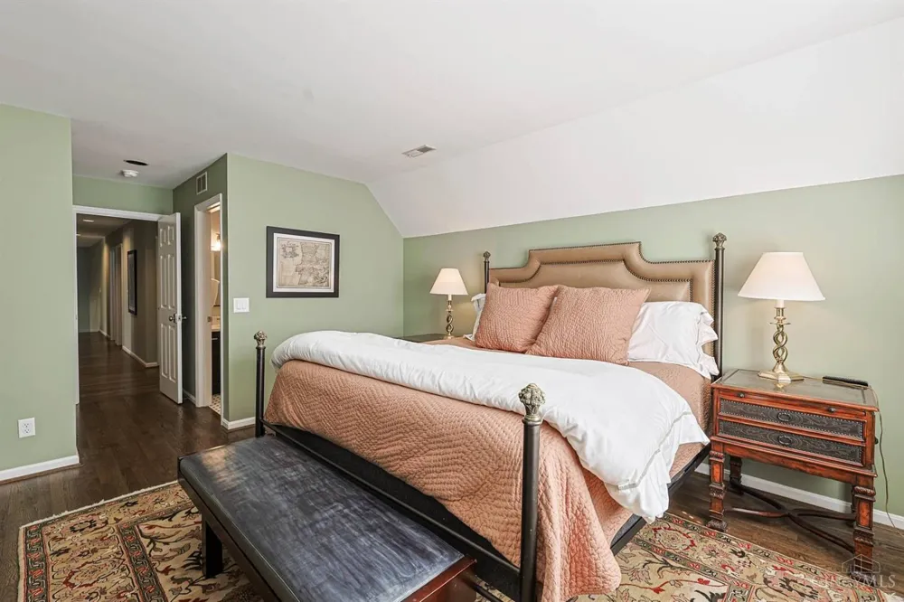 104 Hetherington Lane Glendale, OH 45246
