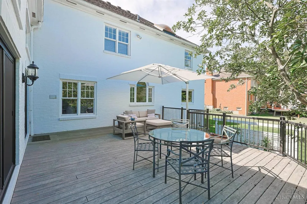 104 Hetherington Lane Glendale, OH 45246