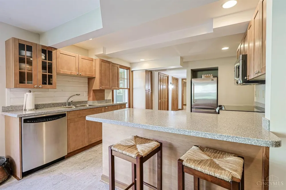 104 Hetherington Lane Glendale, OH 45246