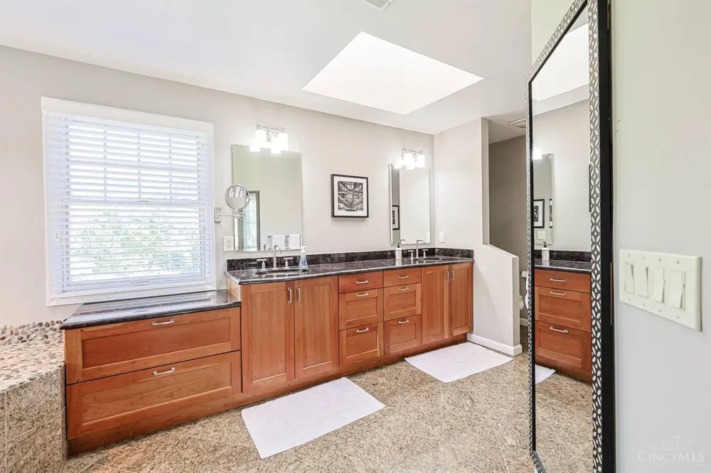104 Hetherington Lane Glendale, OH 45246