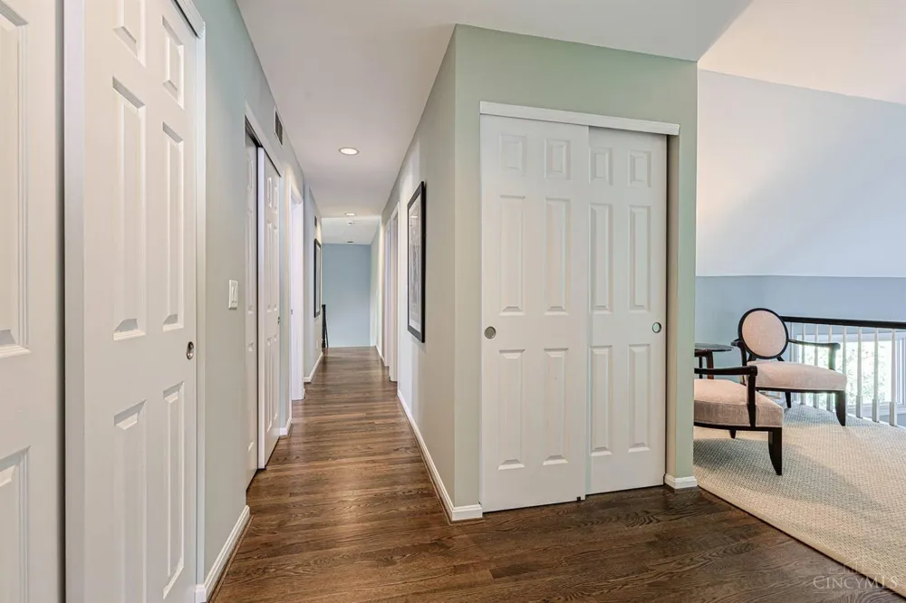 104 Hetherington Lane Glendale, OH 45246