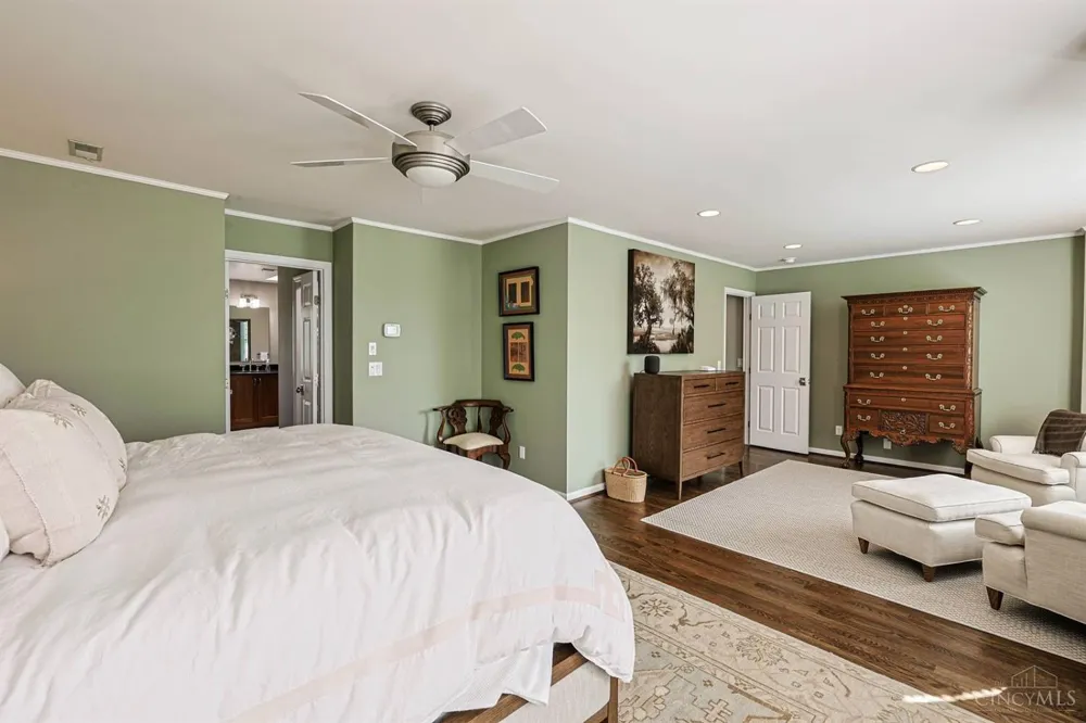 104 Hetherington Lane Glendale, OH 45246
