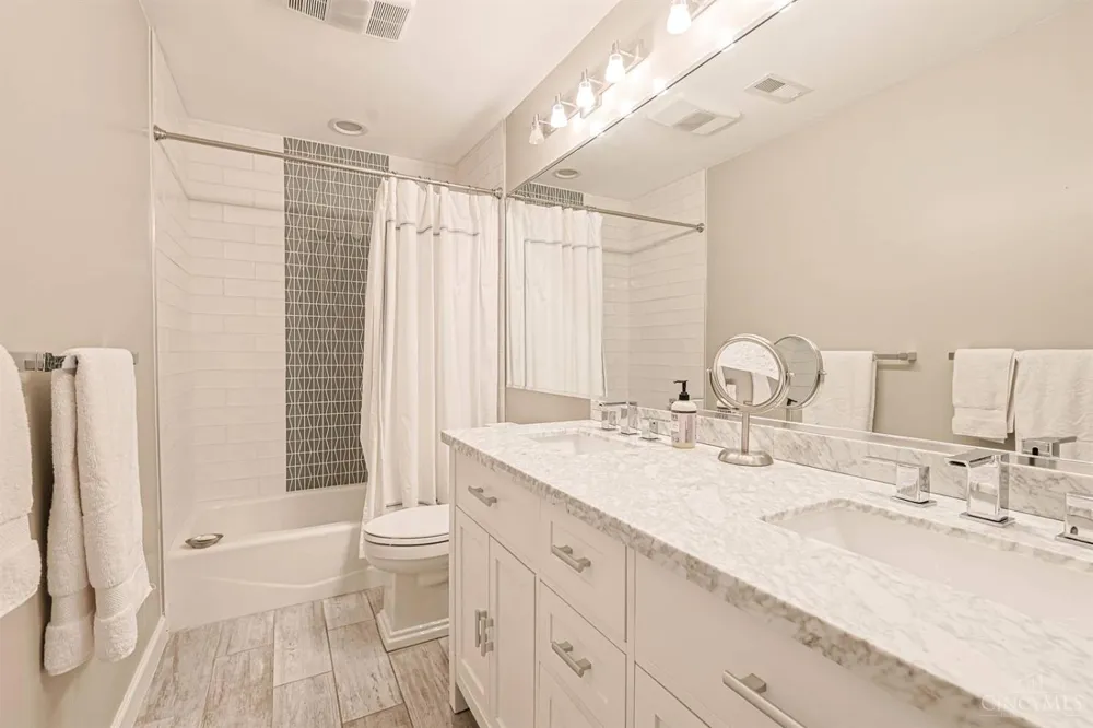 104 Hetherington Lane Glendale, OH 45246